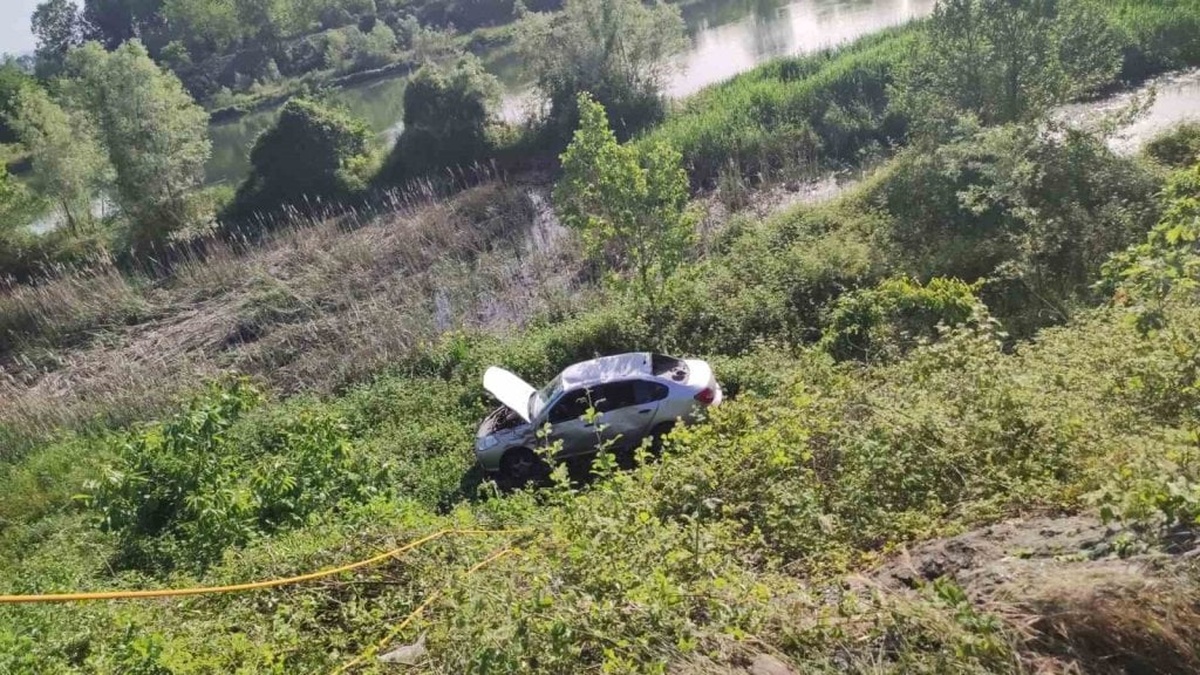 Samsun'da otomobil şarampole uçtu: 2 yaralı