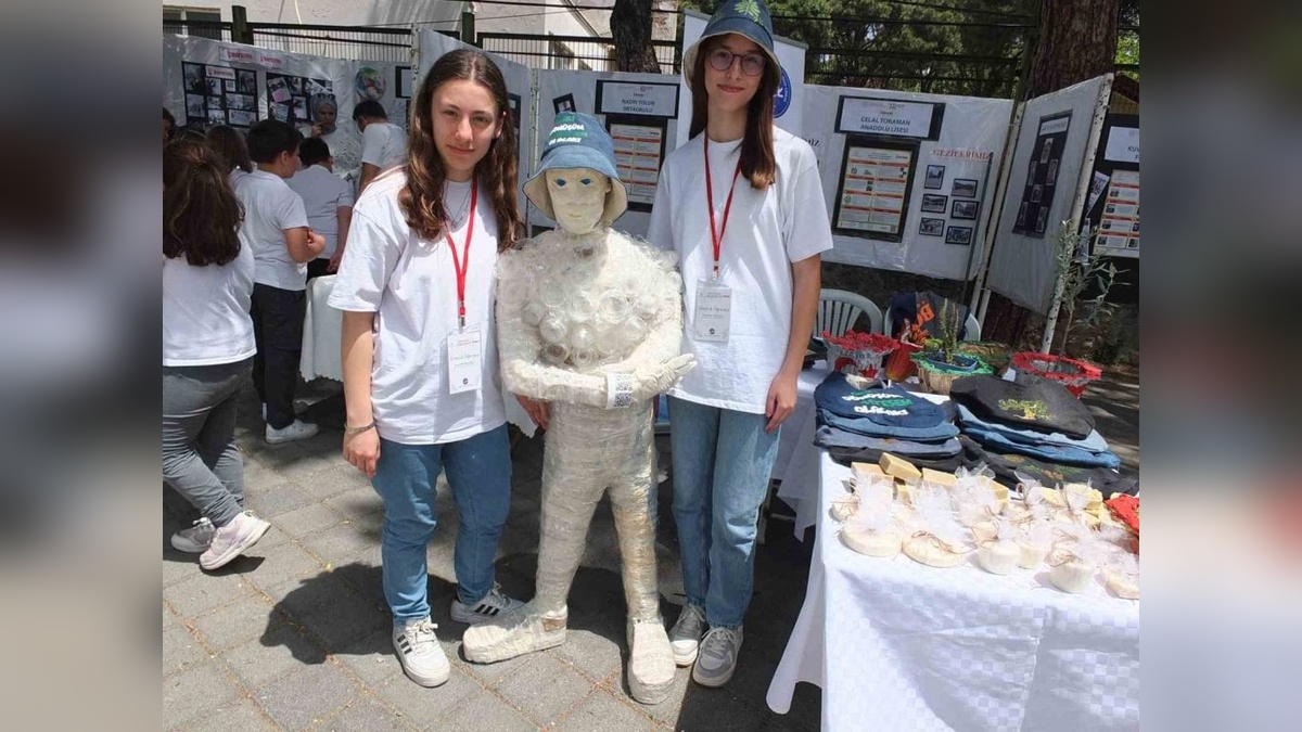 Burhaniye'de 24 okulun katılımıyla yılsonu sergisi düzenlendi