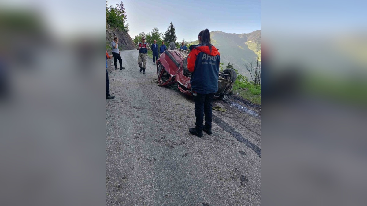 Gümüşhane'de alkollü sürücü uçuruma yuvarlandı: İki kişi yaralandı