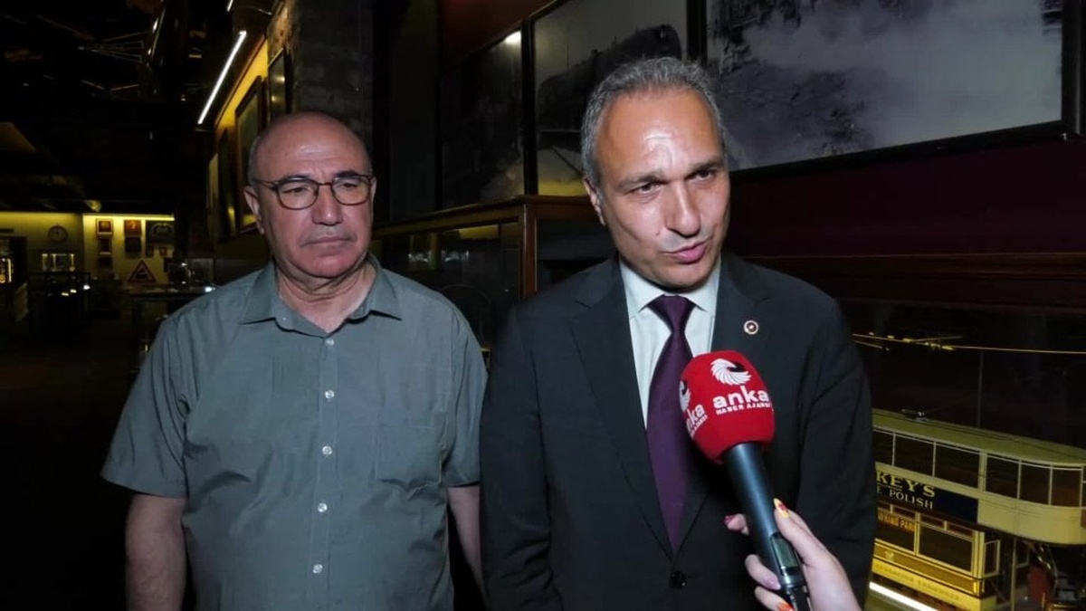 CHP’li vekillerden İmamoğlu pankartı: Başsavcıya tepki