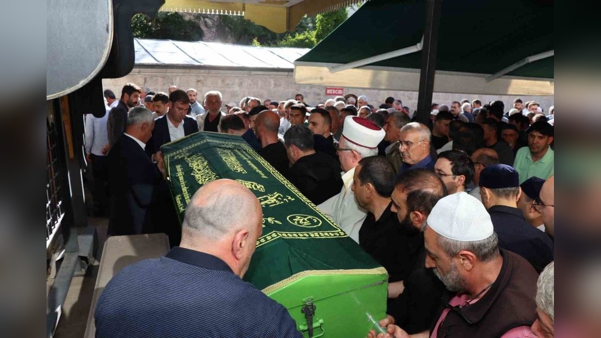 Oltu'nun sevilen siması Necmettin Arslan son yolculuğuna uğurlandı