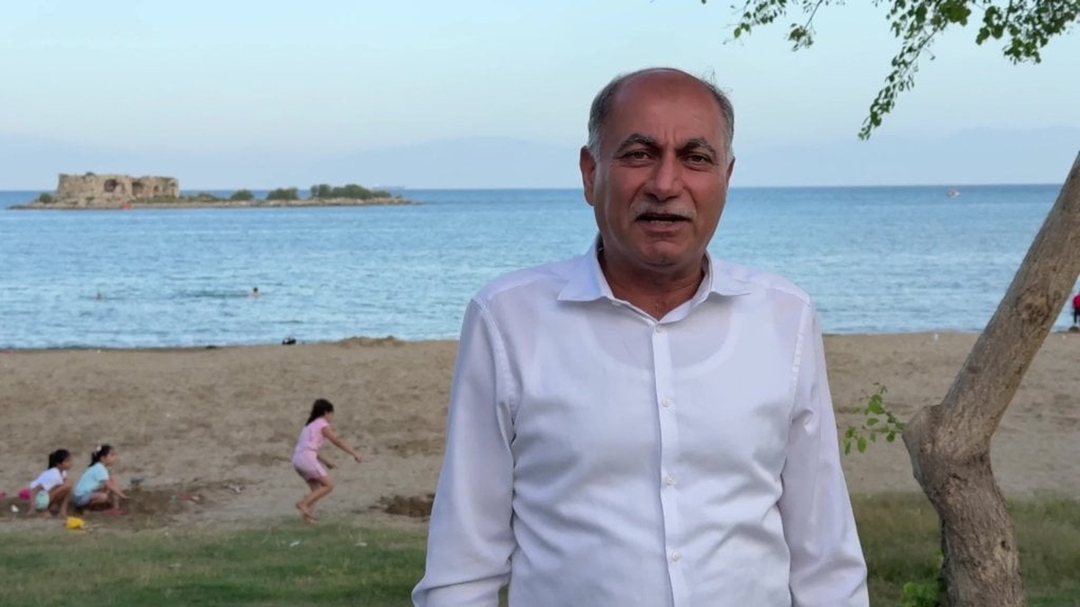 Yumurtalık Ayas Belediye Plajı, Adana’nın ilk mavi bayraklı plajı oldu