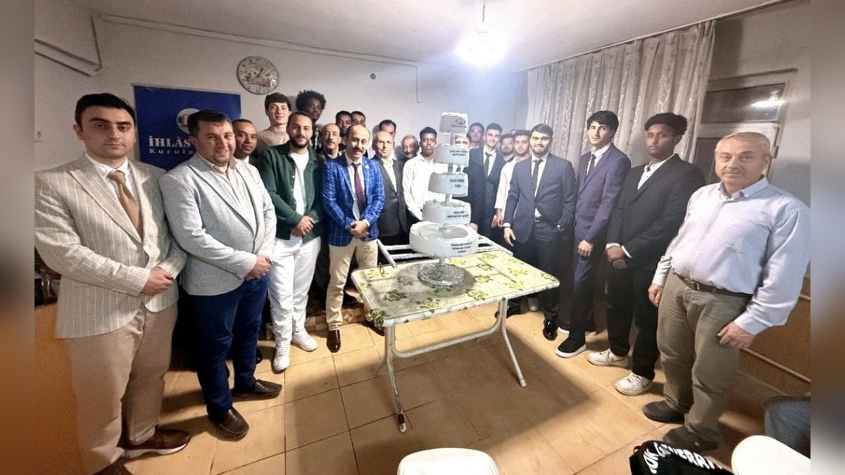 İhlas Vakfı Kütahya Huzur Erkek Öğrenci Yurdu'nda mezuniyet coşkusu