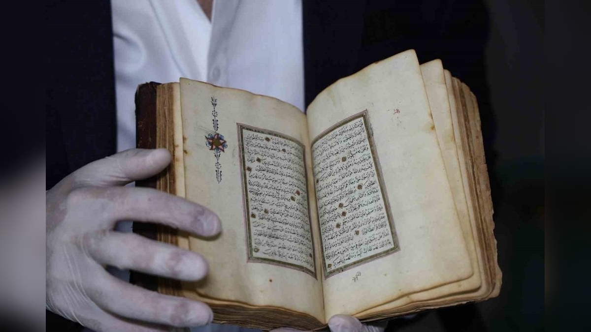 Doç. Dr. Kayaokay'dan Cumhurbaşkanı Erdoğan'a 200 yıllık Kur'an-ı Kerim hediyesi