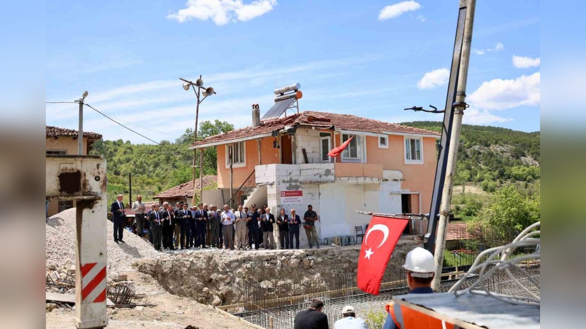 Bilecik Valisi Aygöl, Kükürt Köyü'nde camii temel atma törenine katıldı