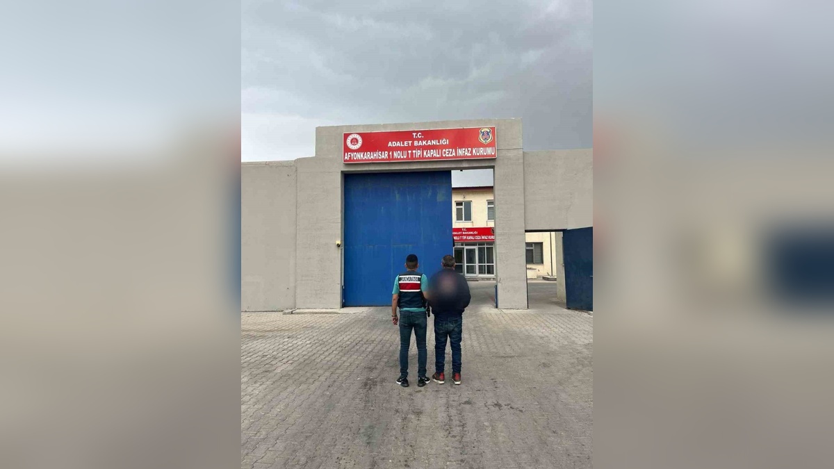 Afyonkarahisar'da aranan hırsızlık şüphelisi yakalandı