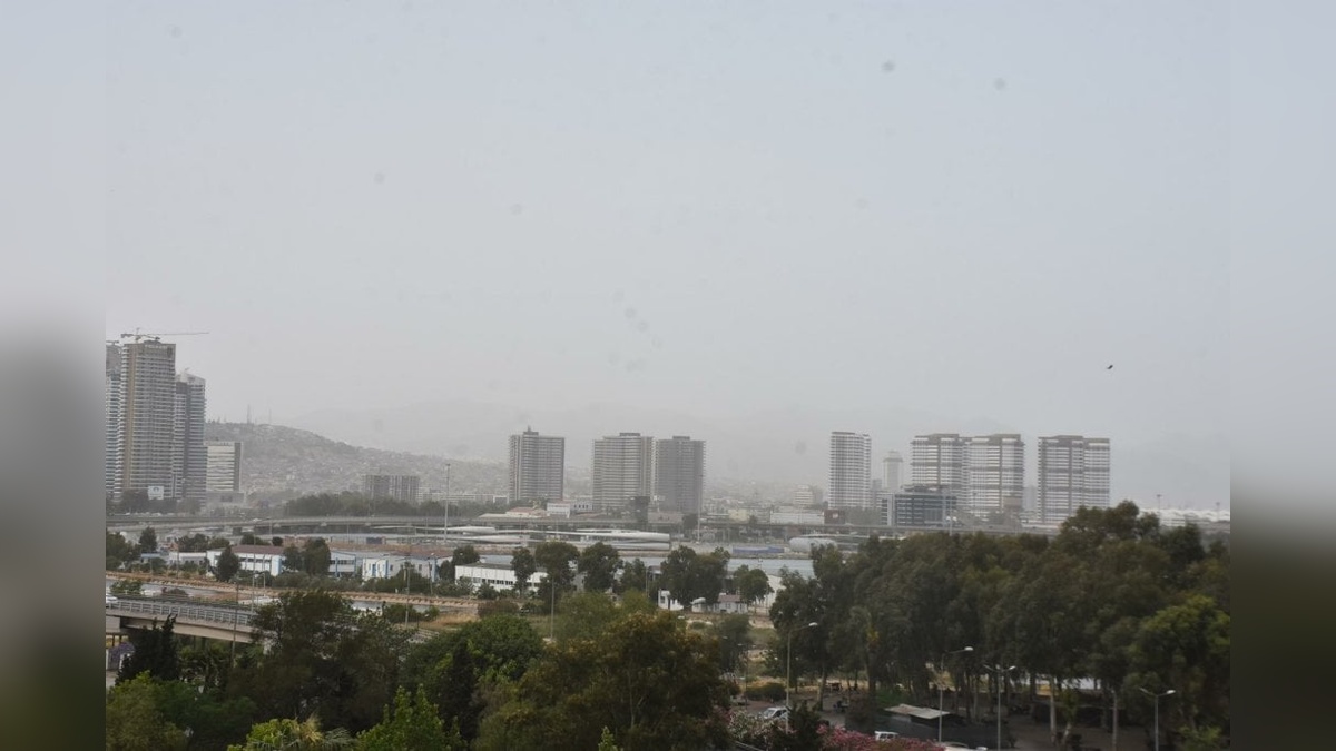 İzmir'de toz taşınımı: Görüş mesafesi azaldı