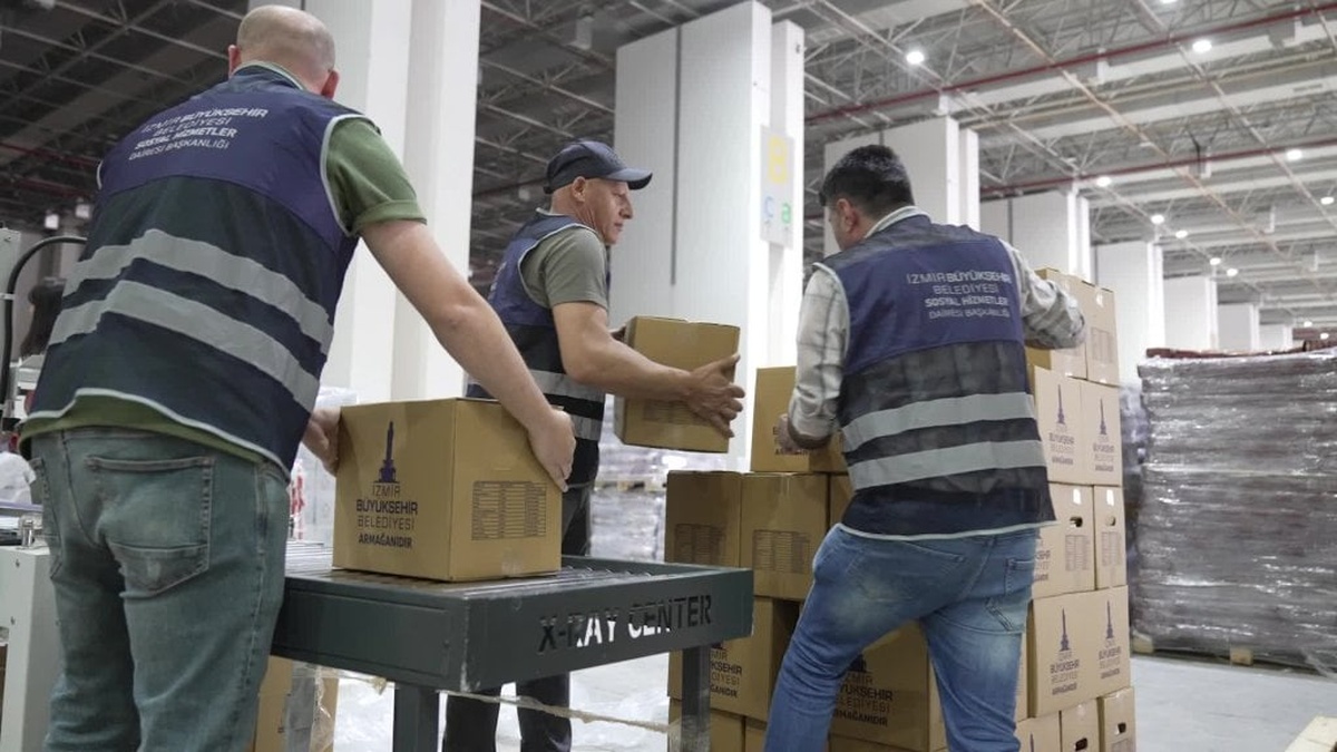 İzmir Büyükşehir Belediyesi'nden 40 bin aileye bayram desteği