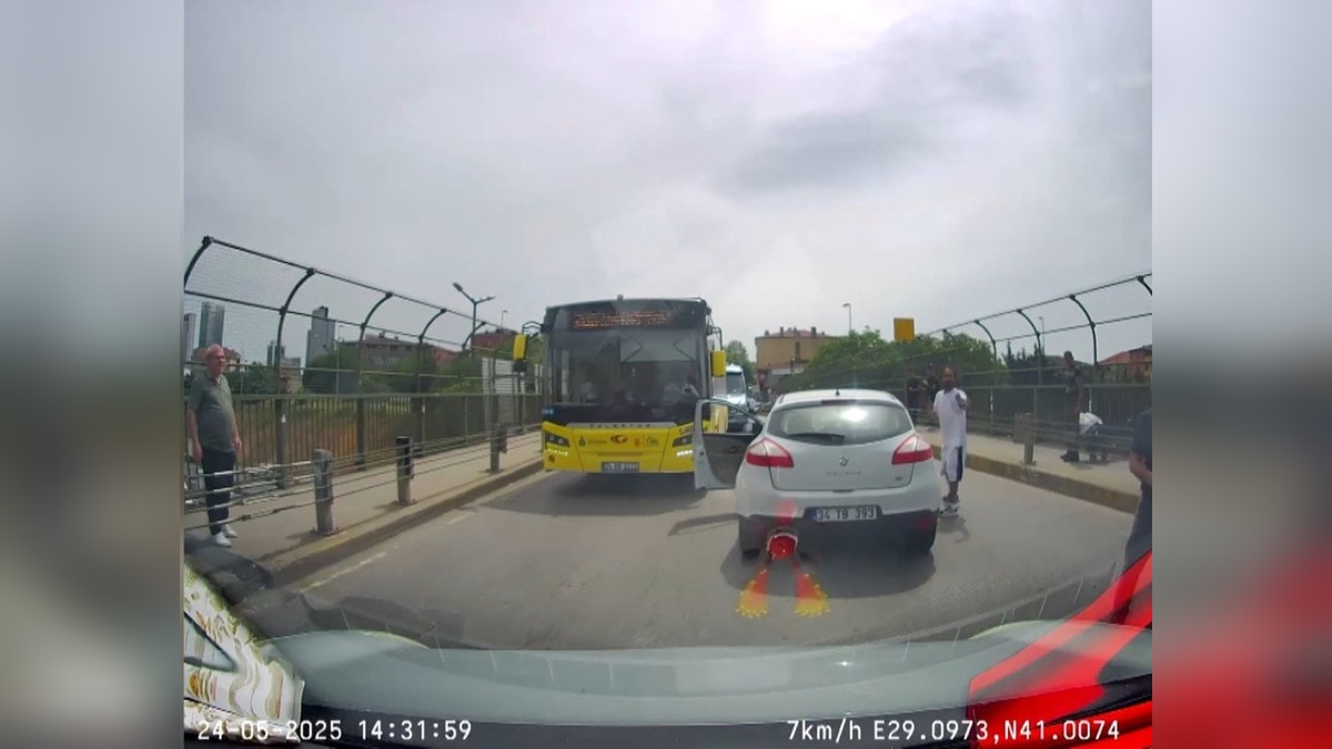 Ataşehir'de trafikte bıçaklı saldırı: Saldırgan yangın tüpüyle etkisiz hale getirildi