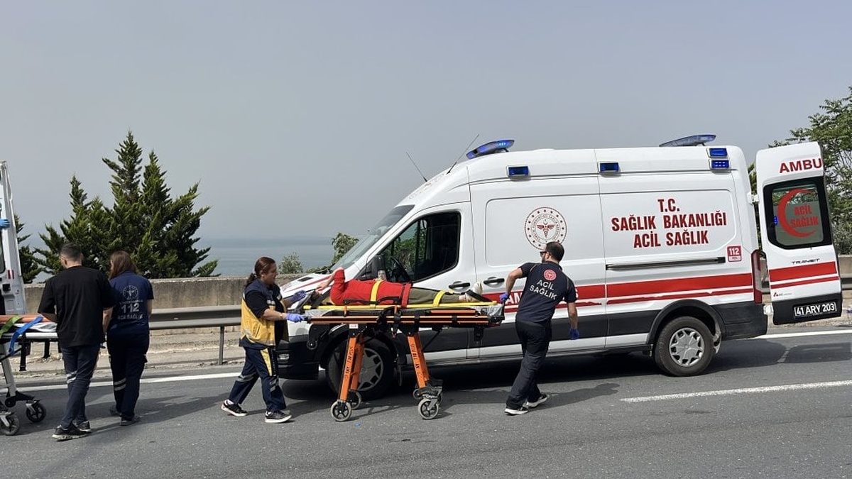 Kocaeli'de TEM Otoyolu'nda kaza: 3 yaralı