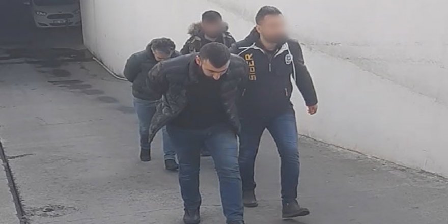 İstanbul'da ATM'lerden kart kopyalayan 5 kişilik çete yakalandı