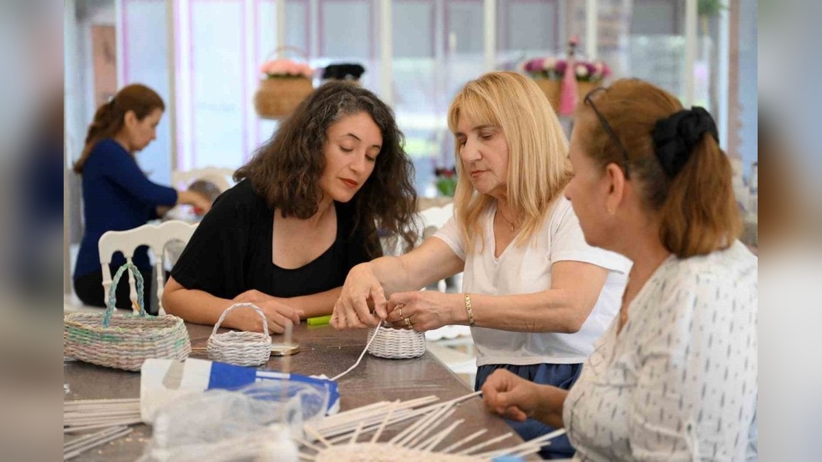 Mersin Büyükşehir Belediyesi'nden kadınlara destek: Sanatla sosyalleşiyorlar