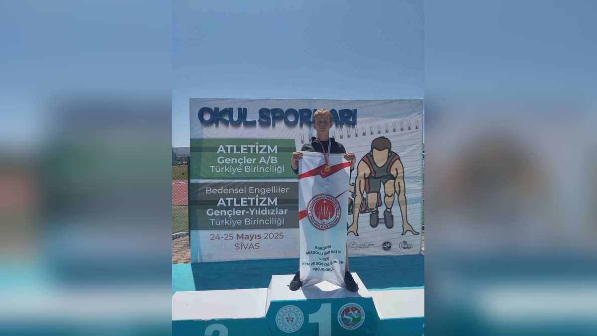 Eskişehirli Ahmet Melih Saraç cirit atmada Türkiye birincisi oldu