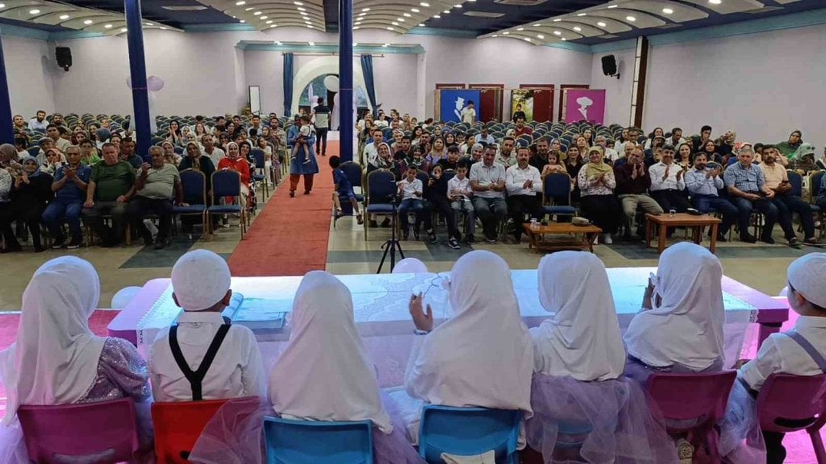 Anamur'da minik öğrenciler Kur'an kursunu coşkuyla tamamladı