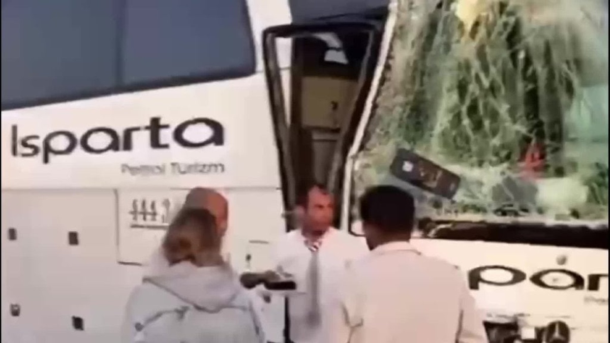 Isparta'da iki otobüs çarpıştı: 27 yaralı