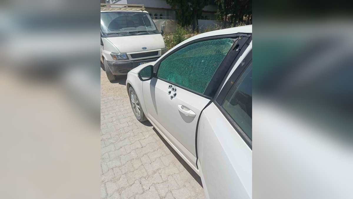 Hatay'da park halindeki araç kurşunlandı