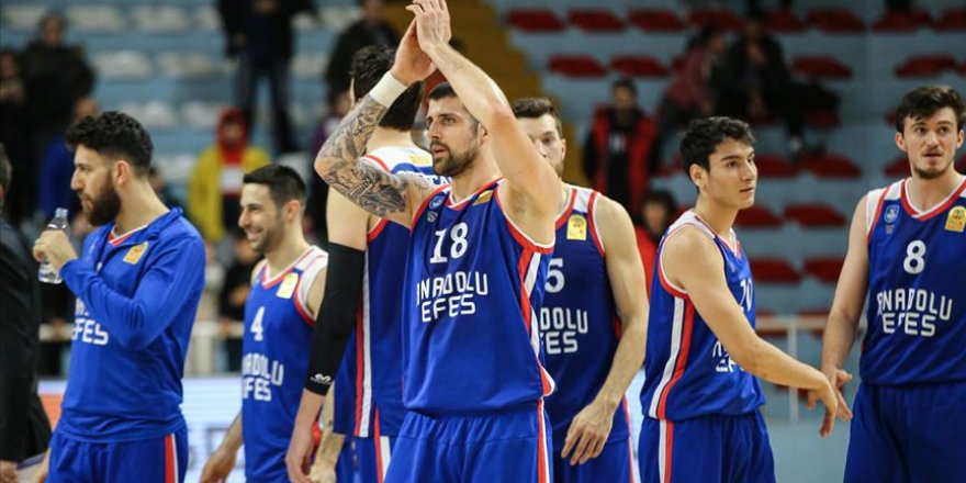 Anadolu Efes'ten üst üste 10'uncu galibiyet