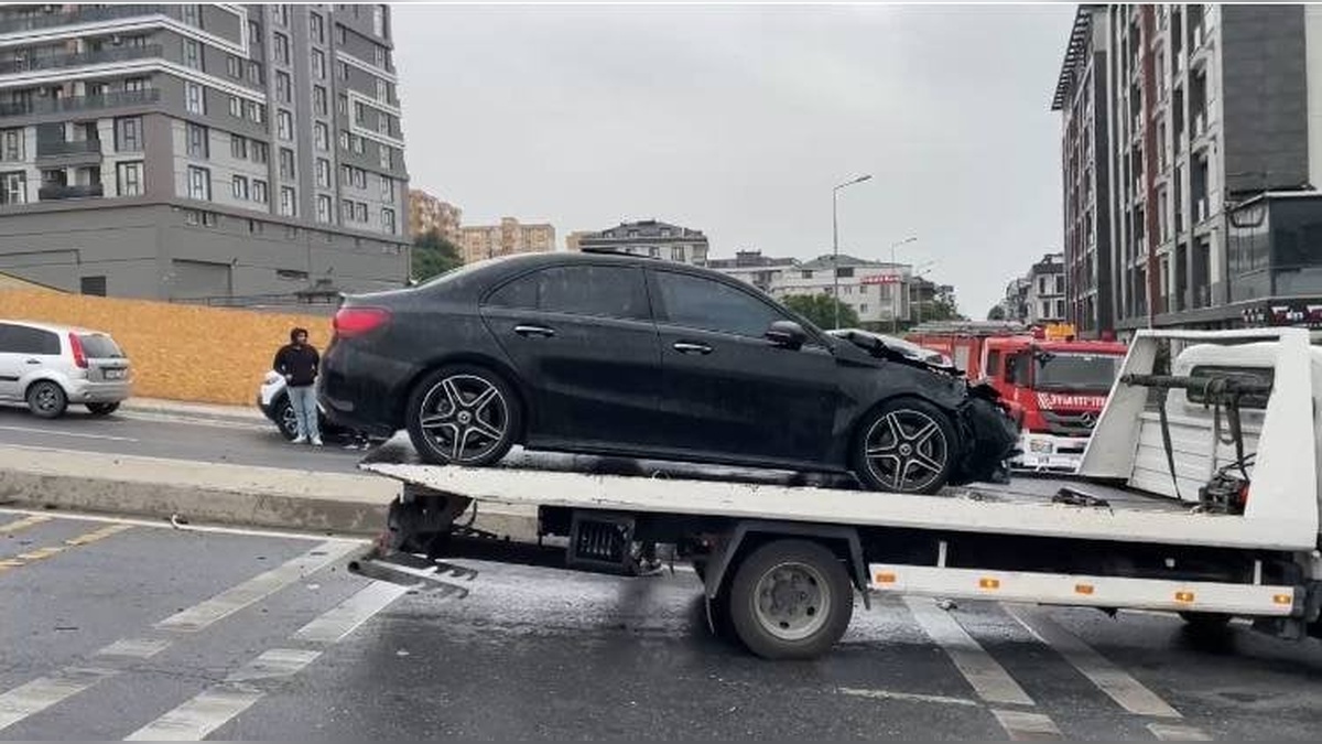 Beylikdüzü'nde zincirleme kaza: 4 yaralı
