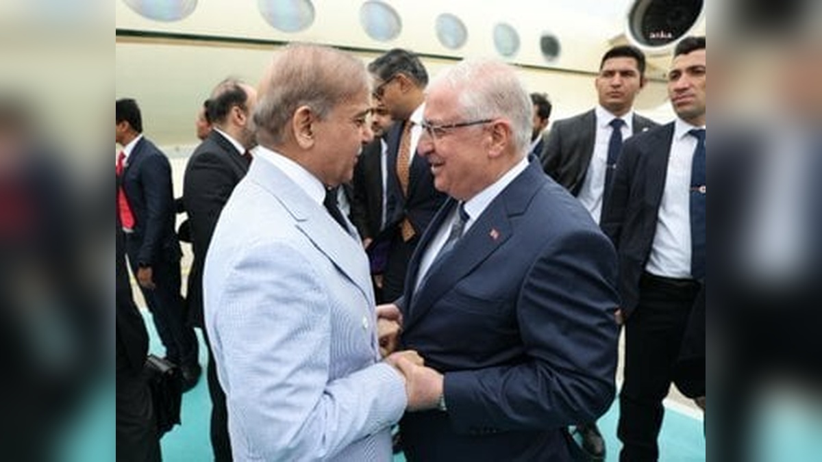 Pakistan Başbakanı Şerif, Türkiye'de: Cumhurbaşkanı Erdoğan ile görüştü