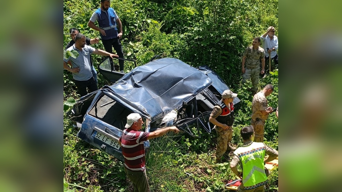 Ordu'da otomobil 200 metrelik uçuruma yuvarlandı: Sürücü yaralı kurtarıldı
