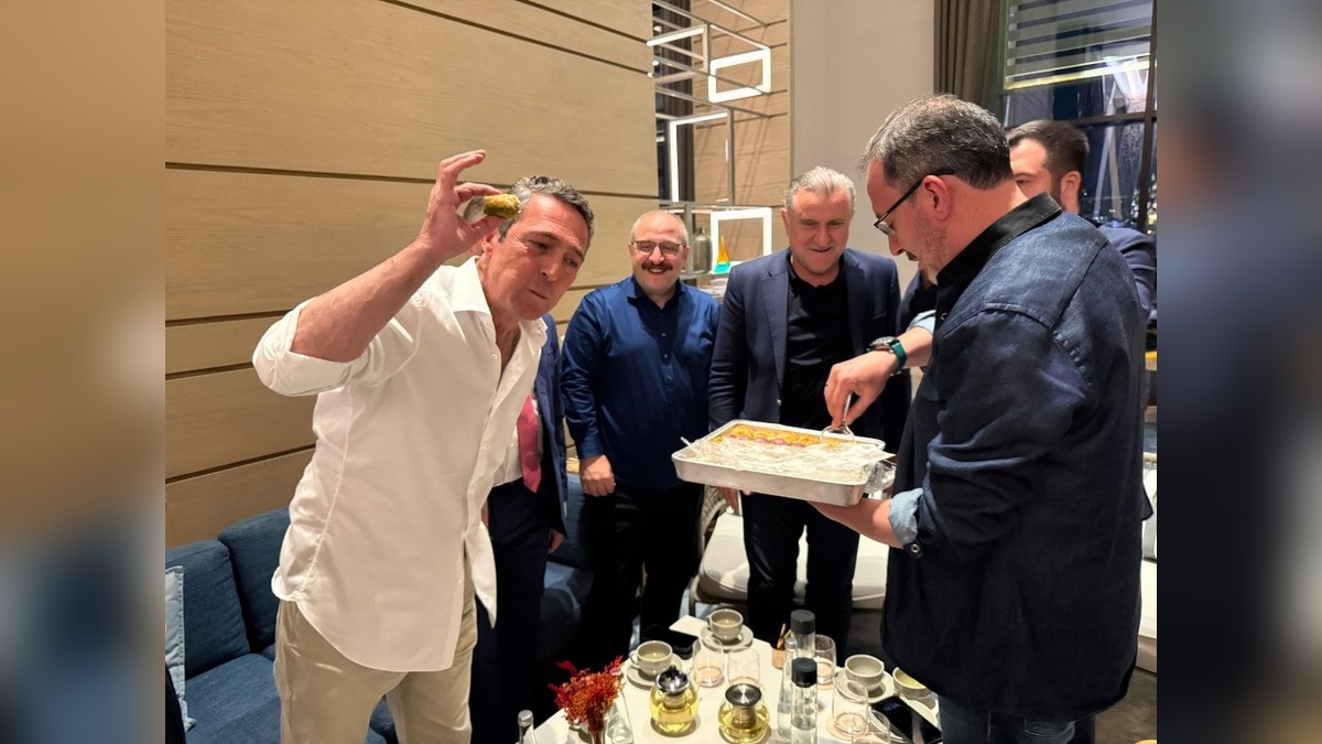Ali Koç'a final maçı öncesi baklava ikramı