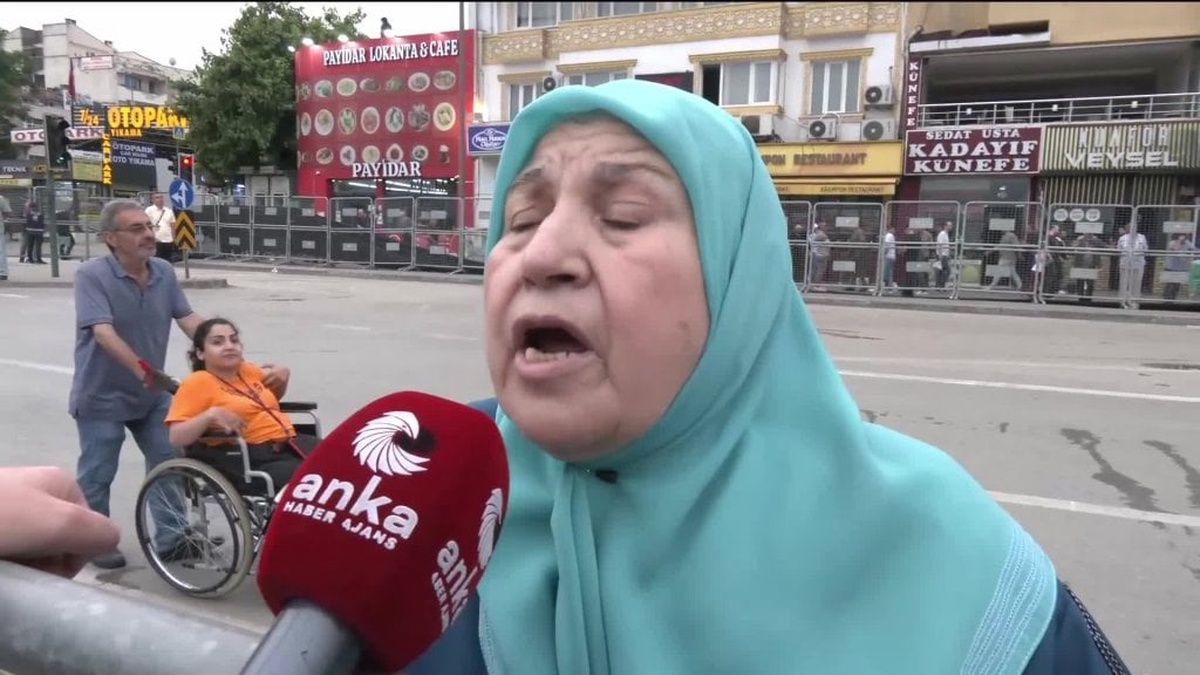 Bursa'da 'Millet İradesine Sahip Çıkıyor' mitingi: Katılımcılardan İmamoğlu'na destek mesajları