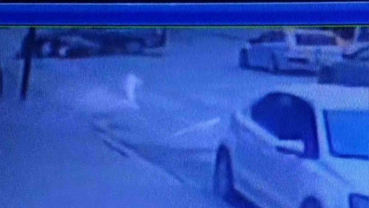 İnegöl'de trafik kazası: Motosiklet otomobile çarptı, 2 yaralı