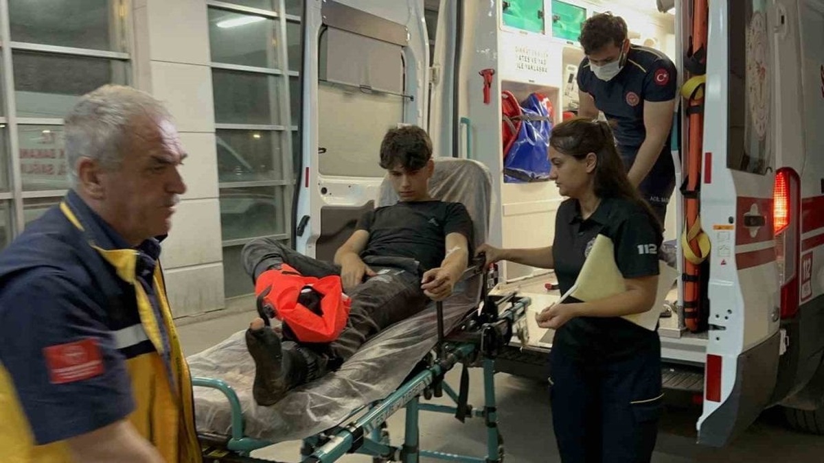 Adıyaman'da trafik kazası: Motosikletten düşen genç yaralandı