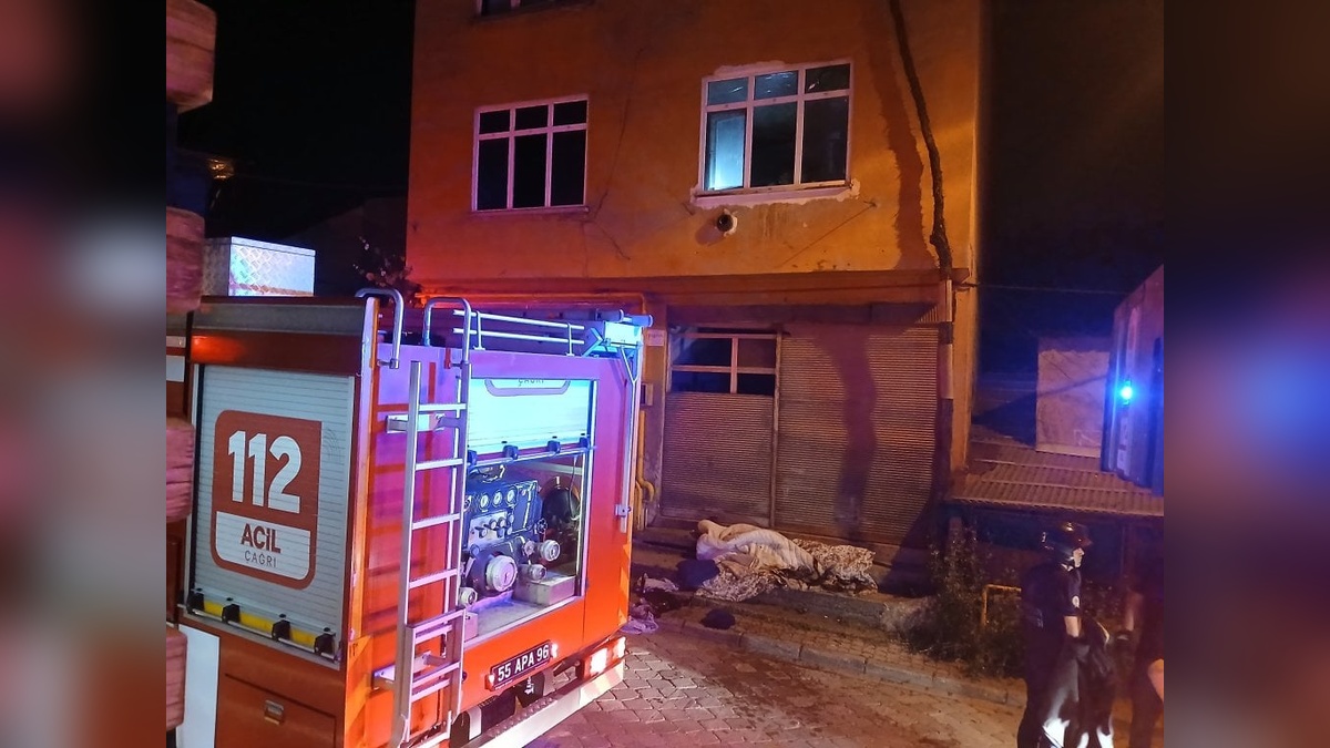 Samsun'da iki katlı evde yangın: Bir yaralı ve itfaiye eri dumandan etkilendi
