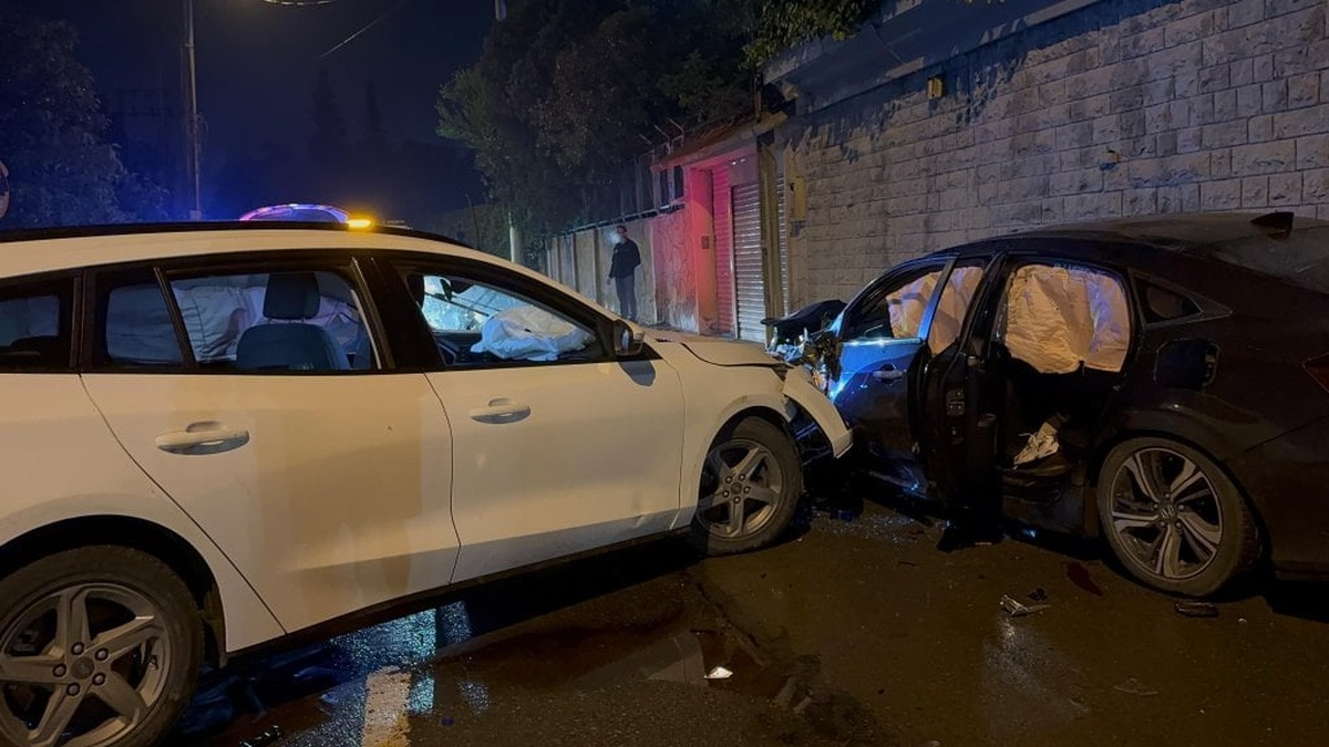 Darıca'da trafik kazası: İki otomobil çarpıştı, 6 yaralı
