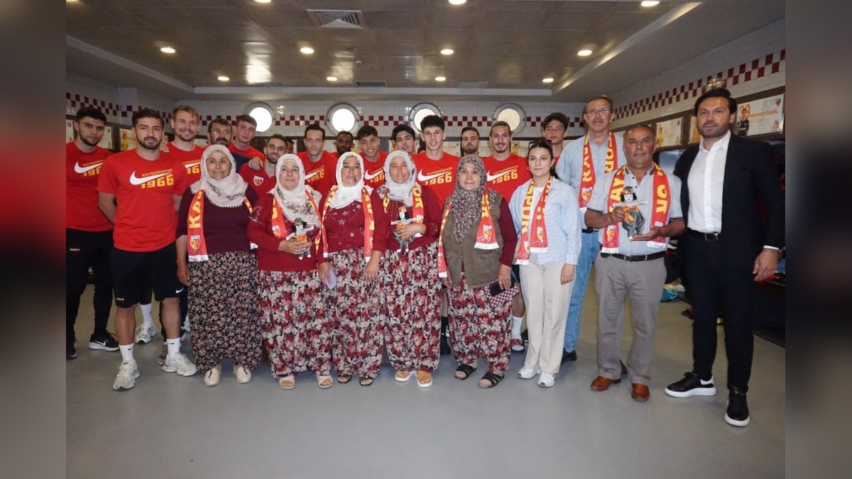 Kayserispor'a Soğanlı'dan el emeği bez bebek hediyesi