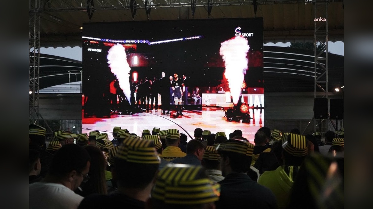 Lüleburgazlılar, Fenerbahçe Beko'nun şampiyonluğunu dev ekrandan izledi