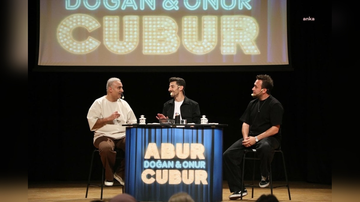 Eyüpsultan'da kahkaha dolu gece: Abur Cubur Talk Show izleyicileri eğlendirdi