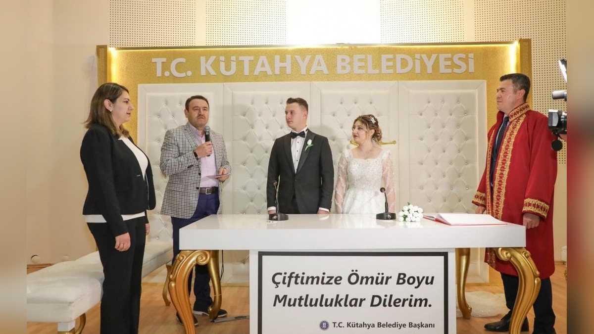 Kütahya Valisi Işın, yakın korumasının nikâh töreninde şahitlik yaptı