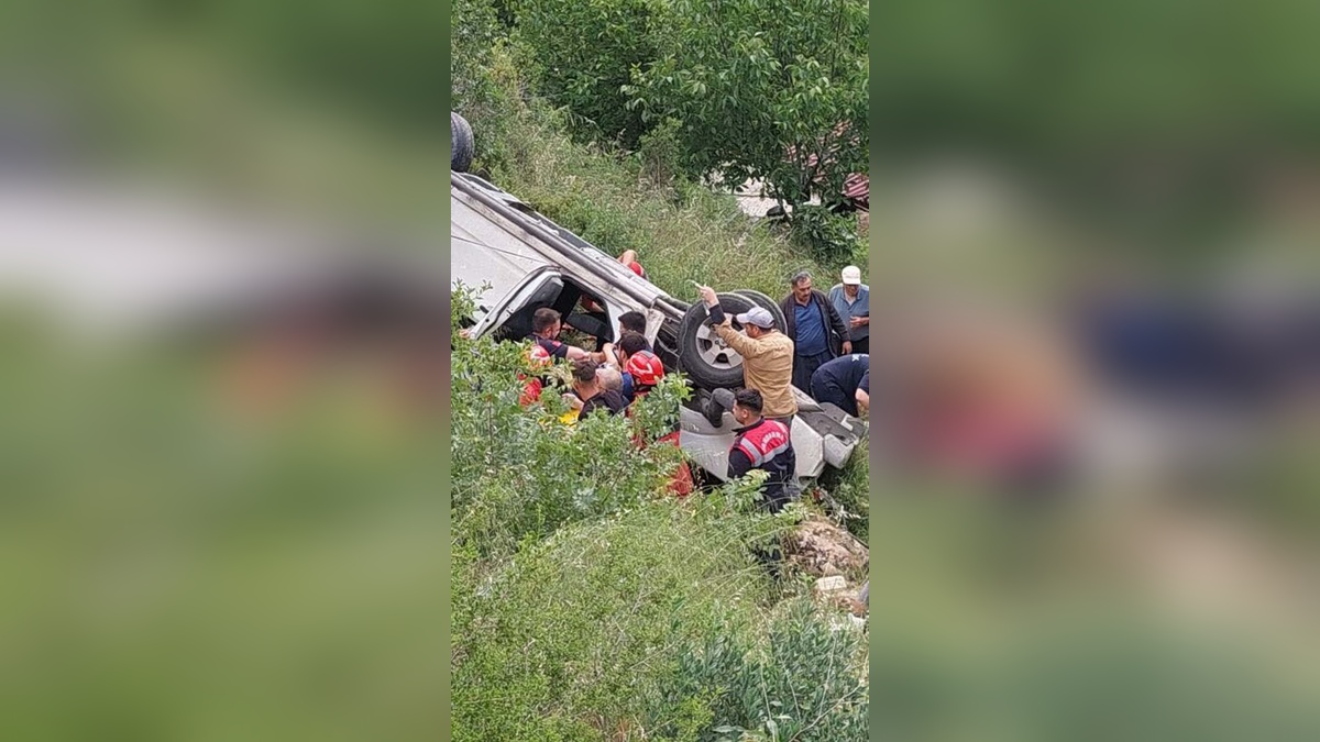 Muğla'da kamyonet şarampole devrildi: 5 yaralı