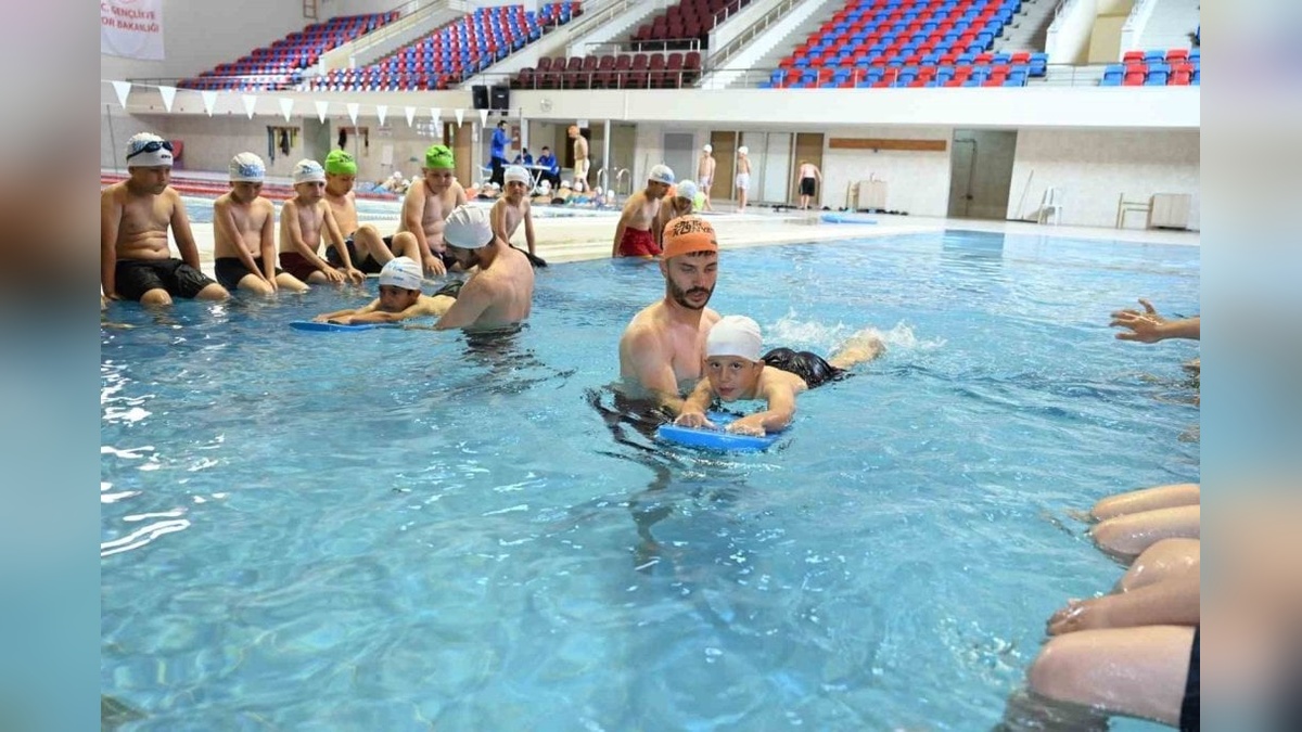 Konya Büyükşehir Belediyesi'nden 11 bin 500 öğrenciye ücretsiz yüzme eğitimi
