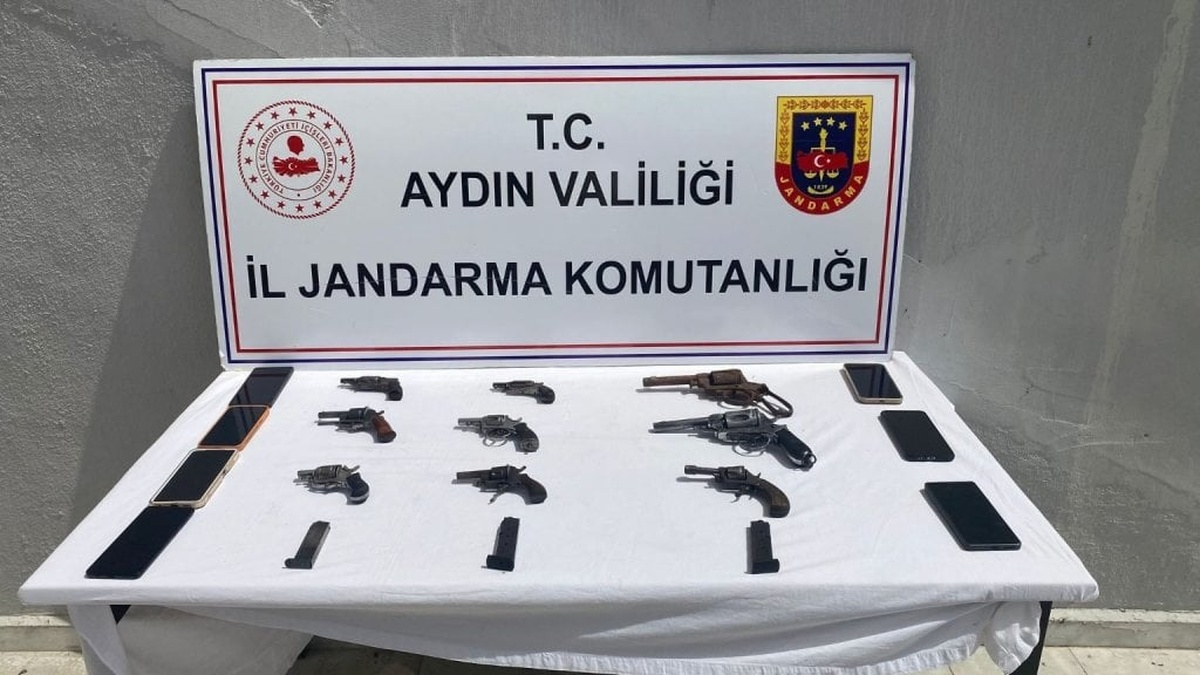 Aydın'da silah ticareti operasyonu: 9 tabanca ele geçirildi