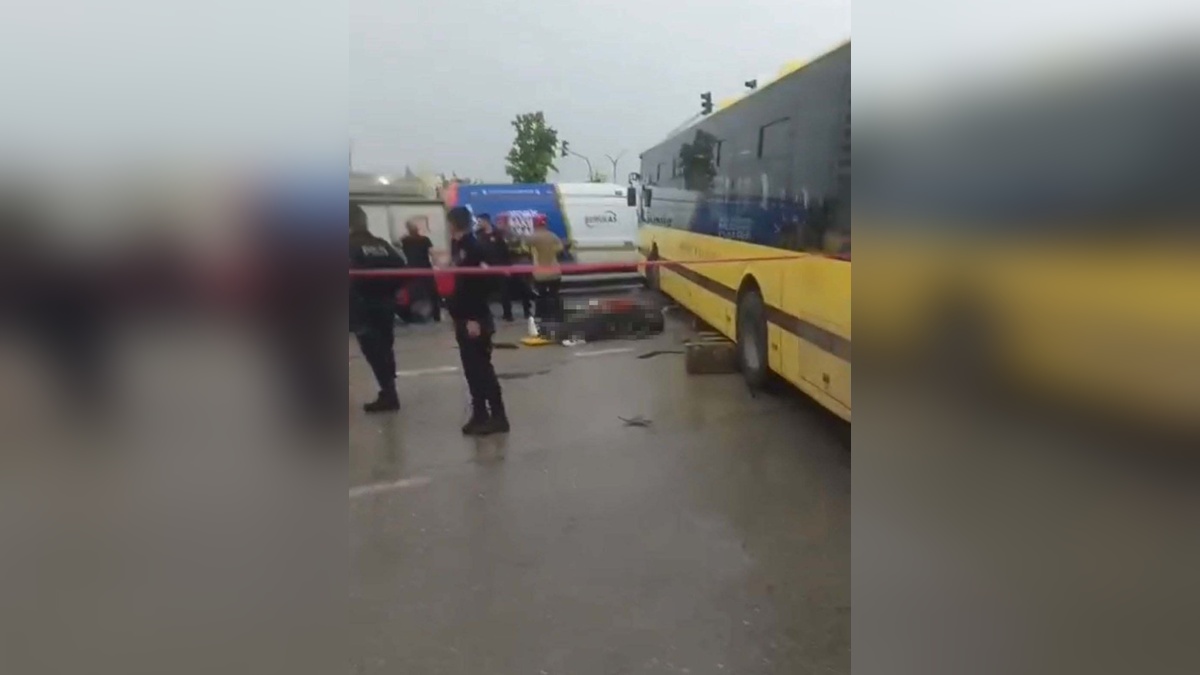 Bursa'da motosikletli Ferhat Badur, otobüsle çarpışmada hayatını kaybetti