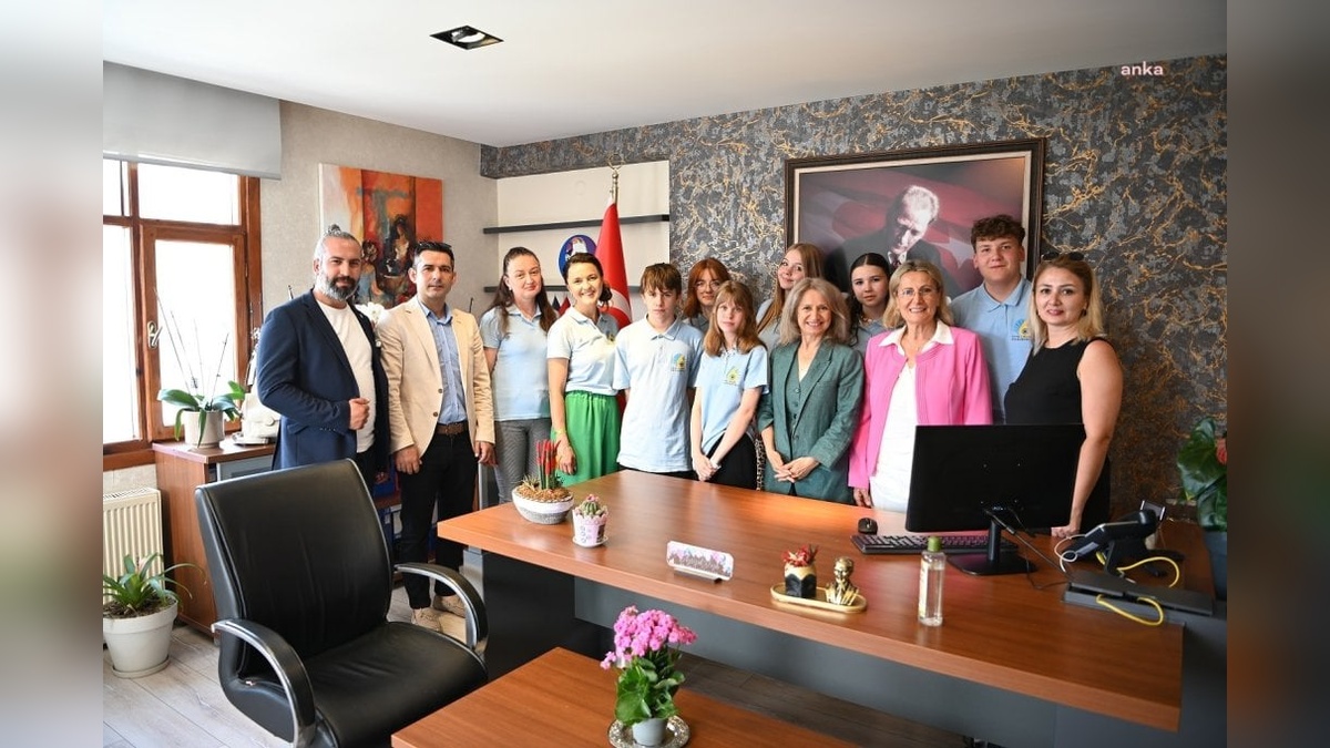 Polonyalı öğrenciler Kuşadası Belediyesi’ni ziyaret etti