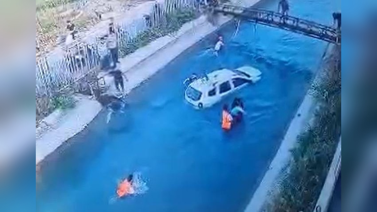 Adana'da sulama kanalına uçan cipteki 2 kişi kurtarıldı