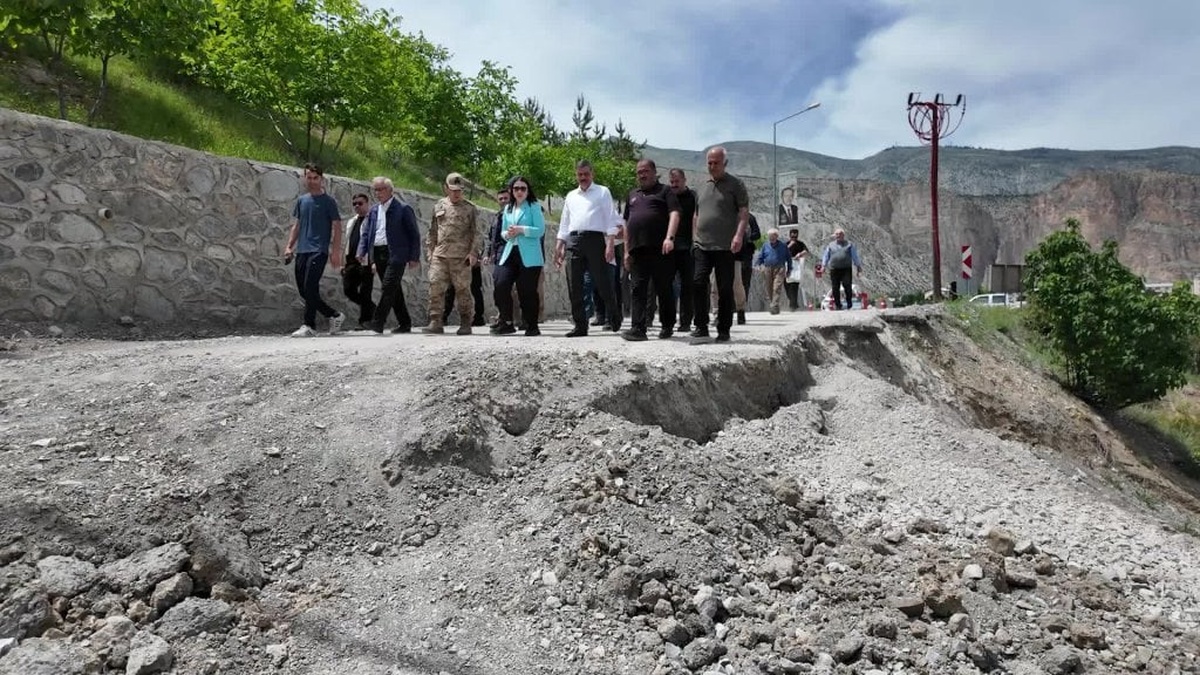 Erzurum Uzundere'de toprak kayması: 38 hane tedbir amaçlı tahliye edildi