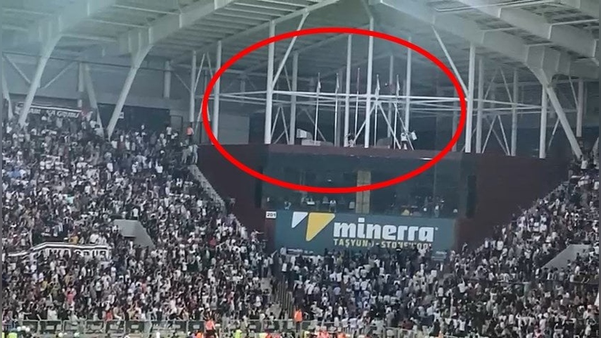 Elazığspor - Vanspor FK play-off maçı yabancı madde atılması nedeniyle tatil edildi