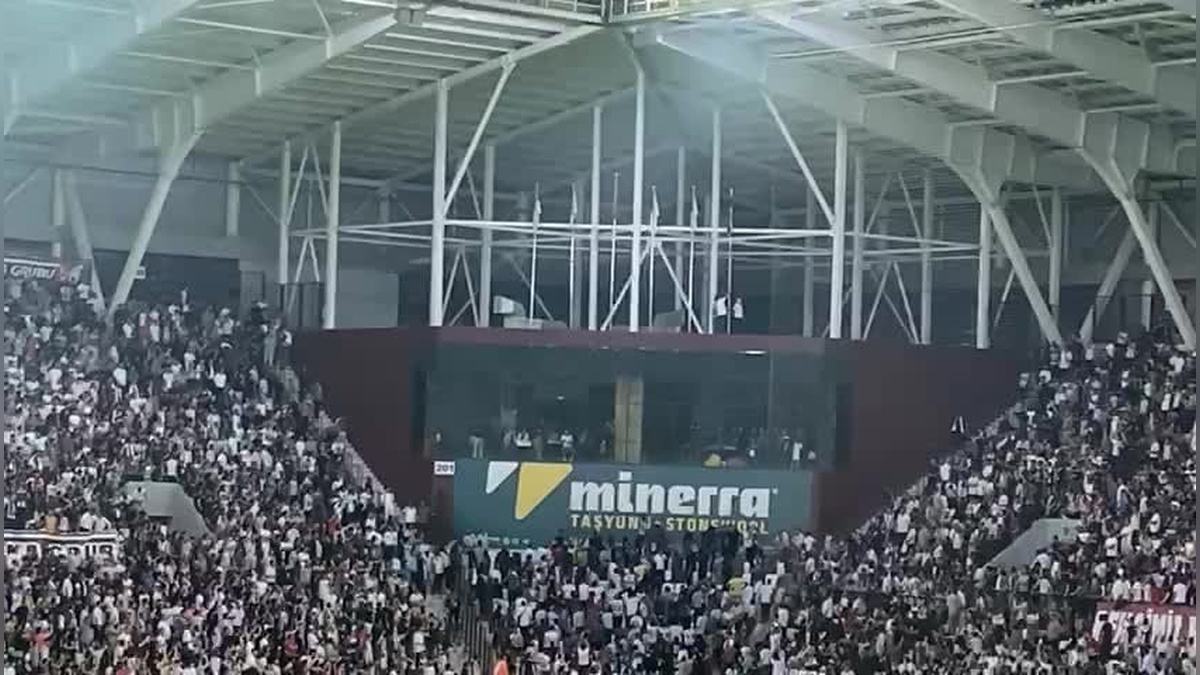 Elazığspor-Vanspor maçı tatil edildi: Yardımcı hakemin kafasına yabancı cisim isabet etti