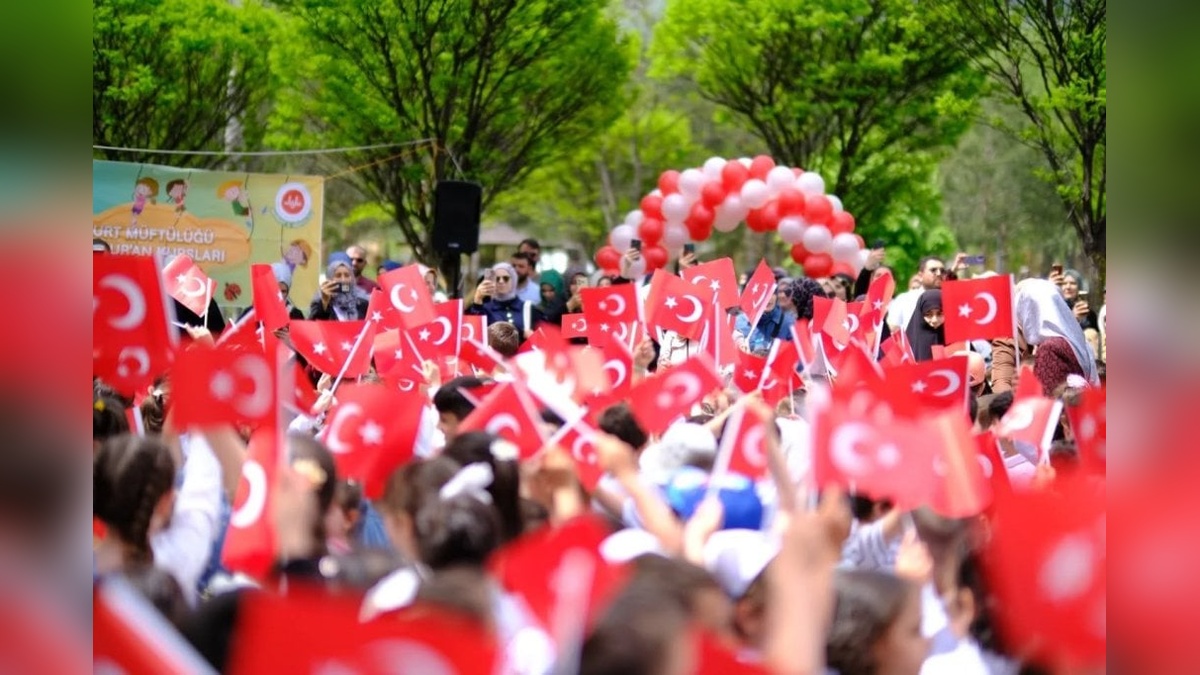 Bayburt Valisi Eldivan, 4-6 yaş Kur'an kursları şenliğine katıldı