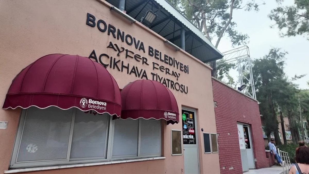 Bornova Belediyesi Hobi ve Beceri Edindirme Kursları yıl sonu konserine ev sahipliği yaptı