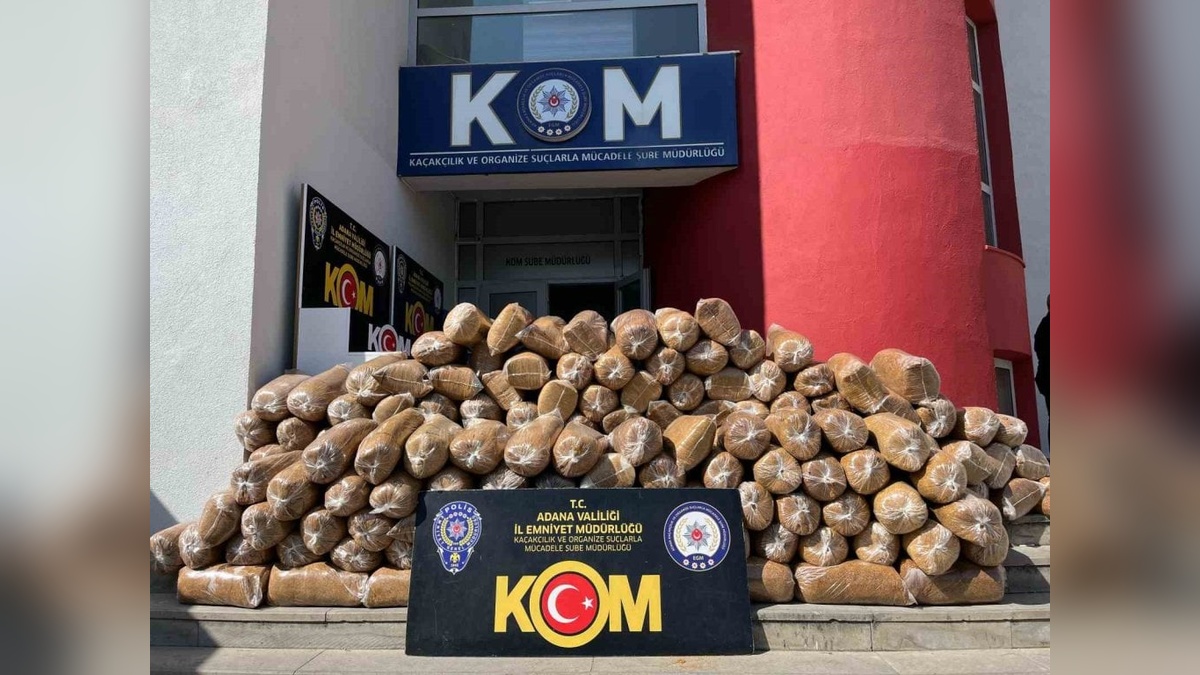 Adana'da 1 ton 100 kilogram kaçak tütün ve 9 bin 900 paket sigara ele geçirildi