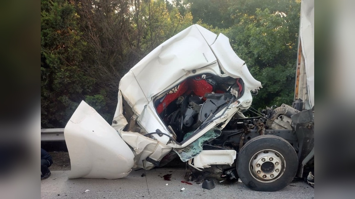 Kartepe'de TIR kazası: Sürücü hayatını kaybetti