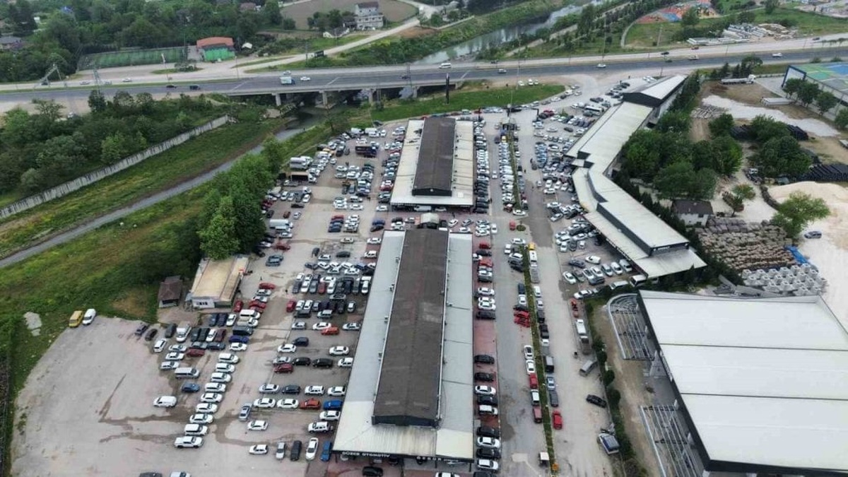 Düzce'de ikinci el araç piyasası hareketlendi: İki günde bir araç satılıyor