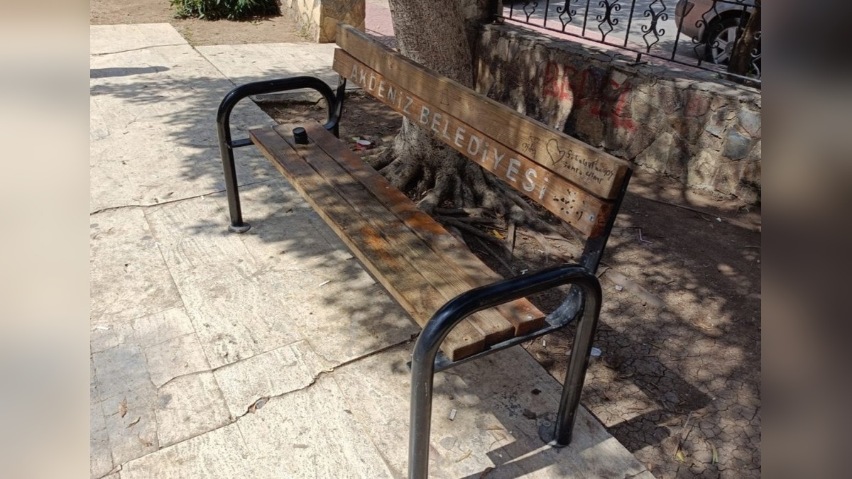 Mersin'de parklara saldırı: Çocuk oyun grupları ve çeşmeler tahrip edildi