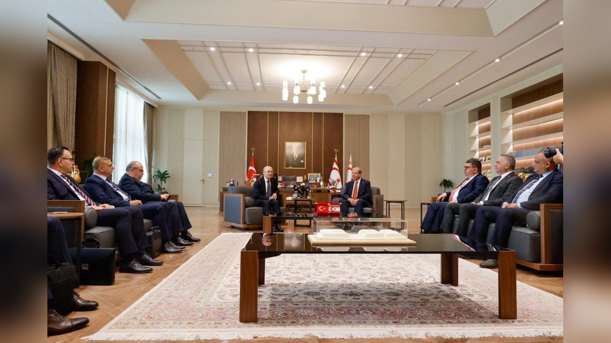 Cumhurbaşkanı Tatar, Hazine ve Maliye Bakanı Şimşek'i kabul etti